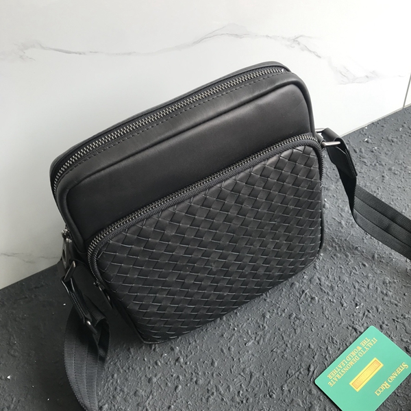 ボッテガヴェネタバッグ背面デザイン